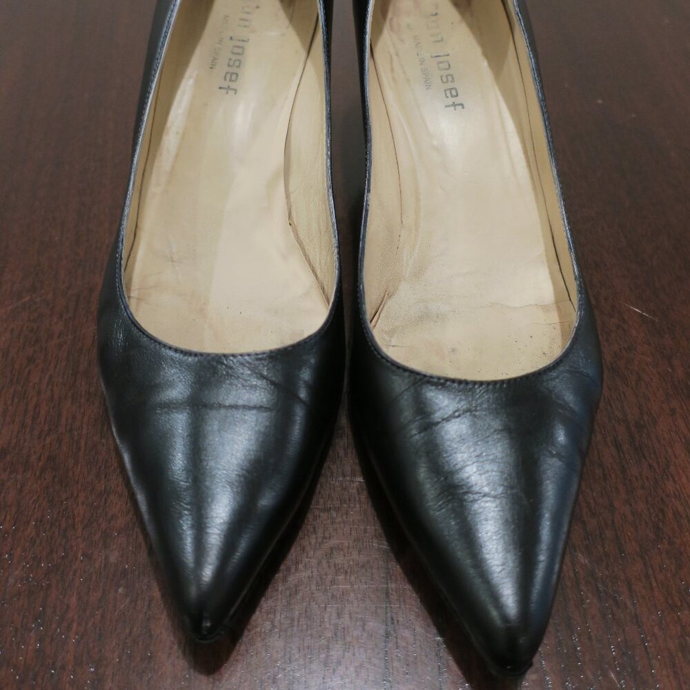 Black Leather pumps